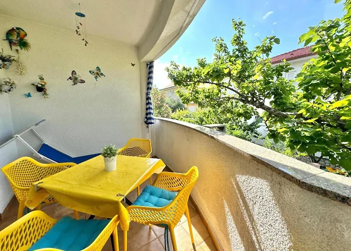 Apartment Didi With Private Garden, Close To The Krk Center