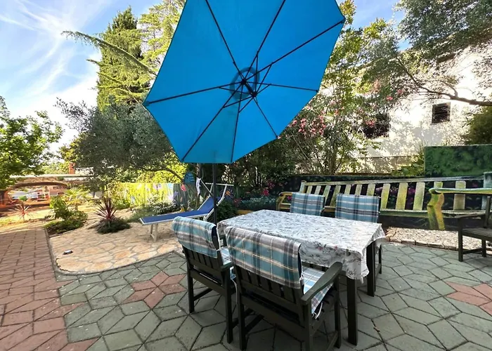 Apartment Didi With Private Garden, Close To The Krk Center